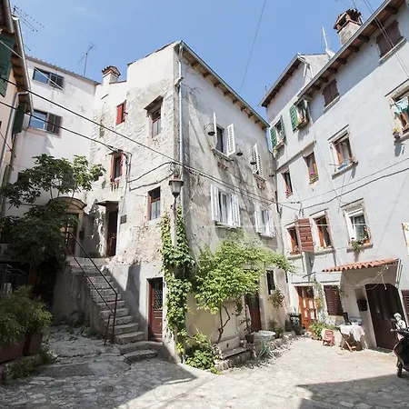 Piazza Antica * 罗维尼