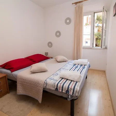 Piazza Antica Apartment *