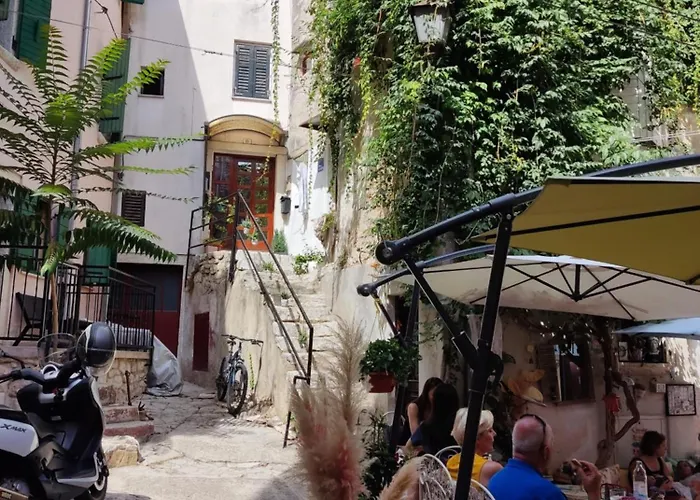 아파트먼트 피아차 안티카 로비니