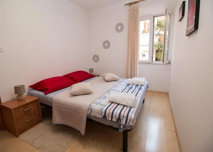 Piazza Antica Apartment *